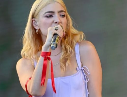 Lorde Debuts New Blonde Hair During Glastonbury Set
