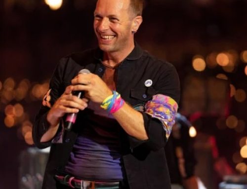Chris Martin Serenades Engaged Couple at British Pub With ‘A Sky Full of Stars’