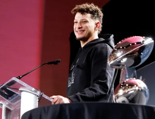 Patrick Mahomes Praises Taylor Swift, Says She Studies Football As If She’s ‘Trying to Become a Coach’