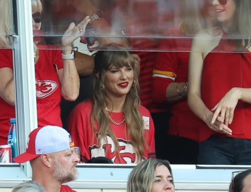 Watch Taylor Swift Swoon During Travis Kelce’s Entrance at the Chiefs-Bengals Game